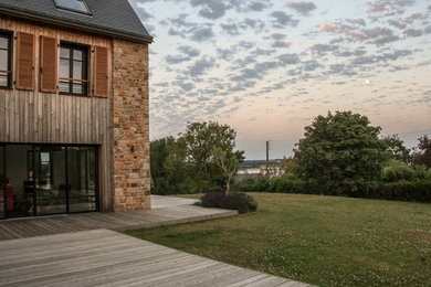 Großes, Dreistöckiges Maritimes Einfamilienhaus mit Steinfassade, Satteldach und Ziegeldach in Rennes