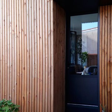 Maison FP l Rénovation énergétique en bois et acier noir.