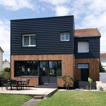 Maison FP l Rénovation énergétique en bois et acier noir.