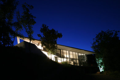 Exemple d'une façade de maison tendance.