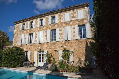 Photo of a country house exterior in Bordeaux.