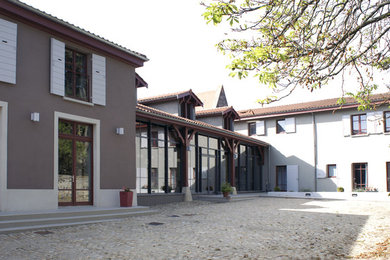 Contemporary house exterior in Lyon.