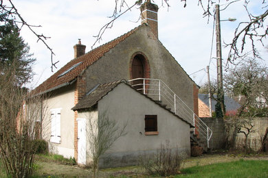 Cette image montre une façade de maison rustique de taille moyenne.