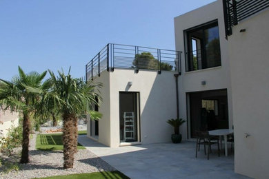 マルセイユにある高級なコンテンポラリースタイルのおしゃれな大きな家の写真