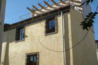 Aménagement d'une façade de maison éclectique.