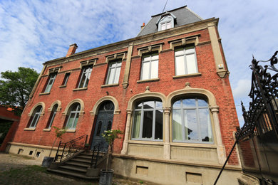 Contemporary house exterior in Lille.
