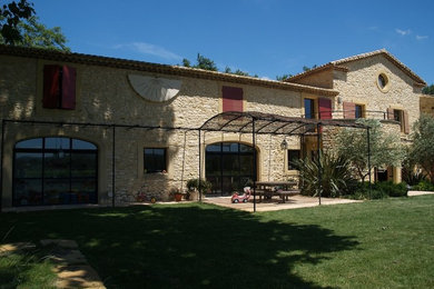Photo of a country house exterior in Montpellier.