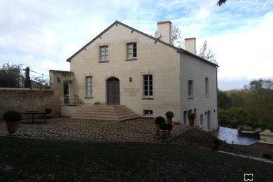 Réalisation d'une façade de maison tradition.