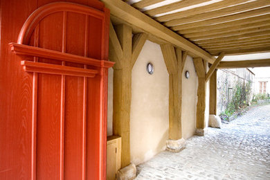 Idee per la facciata di una casa a schiera con rivestimento in legno