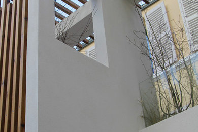 パリにあるコンテンポラリースタイルのおしゃれな家の外観の写真
