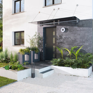 Exemple d'une façade en pierre blanche tendance de taille moyenne et à un étage avec un toit plat.