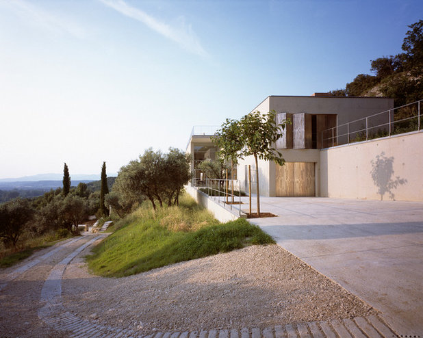 Contemporain Façade by jean paul bonnemaison