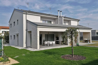 Example of a minimalist exterior home design in Venice