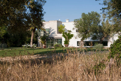 Inspiration pour une façade de maison méditerranéenne.