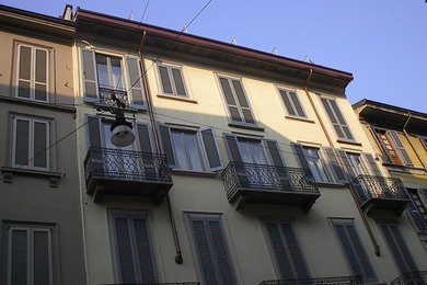 ミラノにあるトラディショナルスタイルのおしゃれな家の外観の写真