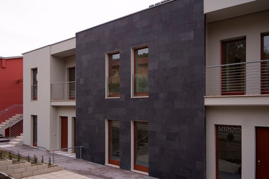 Inspiration for a modern house exterior in Other.
