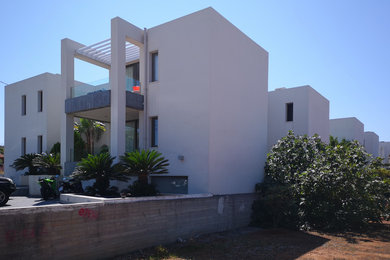Immagine della facciata di una casa grande moderna