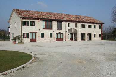Photo of a country house exterior in Venice.