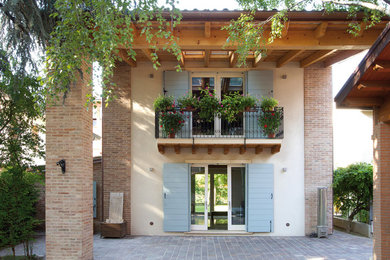 Inspiration for a timeless exterior home remodel in Venice