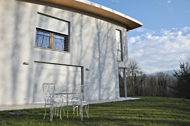Diseño de fachada de casa minimalista de dos plantas