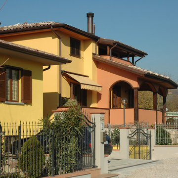Una casa in legno per 2 appartamenti