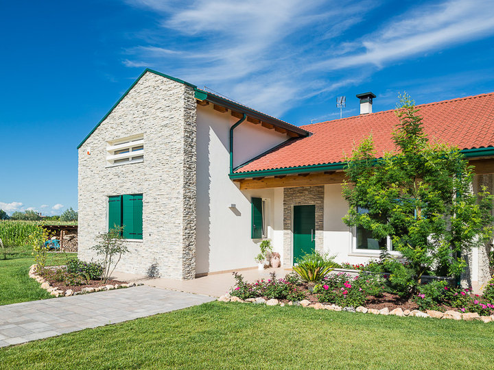Roofing - Farmhouse Exterior