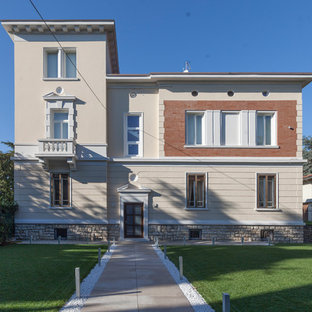 Foto della facciata di una casa classica