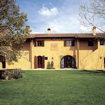 Villa di campagna in stile classico dalla ristrutturazione di un rustico toscana