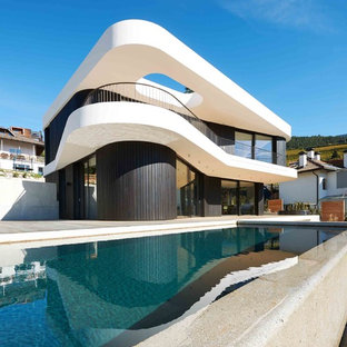 Ispirazione per la villa multicolore contemporanea a due piani con rivestimento in legno e tetto piano