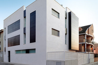 Photo of a contemporary house exterior in Valencia.