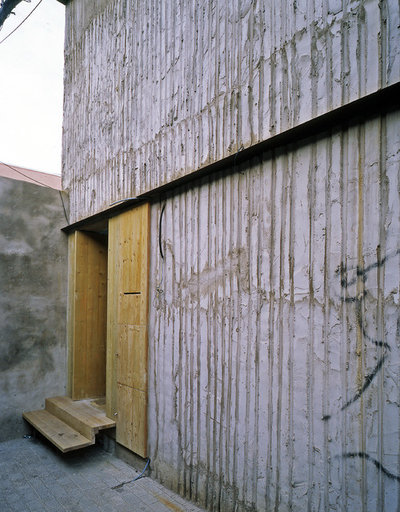 Industrial House Exterior by Magüi Gonzalez