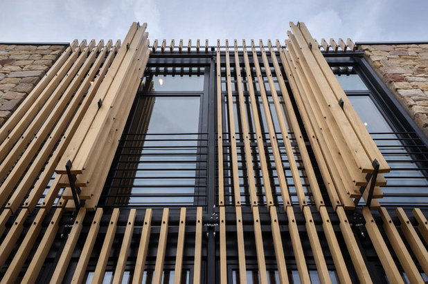 Contemporain Façade by La Reina Obrera - Arquitectura e Interiorismo