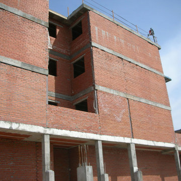 Edificio 16 viviendas dos bloques, garajes y trasteros 1972,24 metros cuadrados.