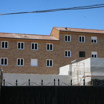 Edificio 16 viviendas dos bloques, garajes y trasteros 1972,24 metros cuadrados.