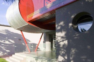 Design ideas for a contemporary house exterior in Barcelona.