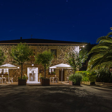 Fotografía exterior diurna y nocturna en Casa Rural Jesuskoa