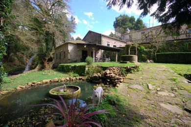 Réalisation d'une façade de maison chalet.