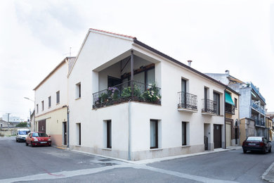 マドリードにあるトランジショナルスタイルのおしゃれな家の外観の写真