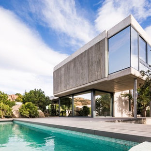 Diseño de fachada de casa minimalista con revestimiento de hormigón