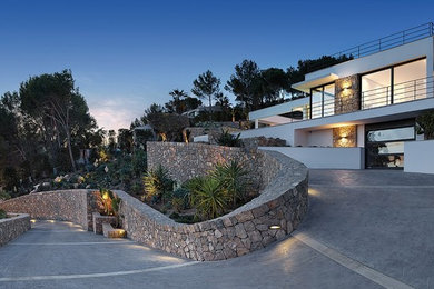マヨルカ島にある地中海スタイルのおしゃれな家の外観の写真