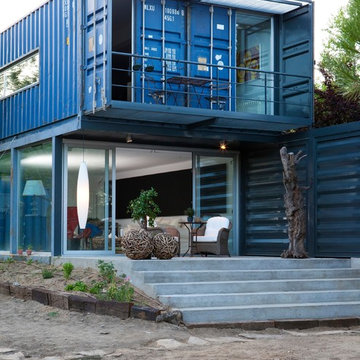 TIEMBLO HOUSE