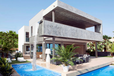 Ejemplo de fachada de casa multicolor minimalista de dos plantas con revestimientos combinados y tejado plano