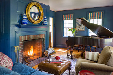 ボストンにあるトラディショナルスタイルのおしゃれなファミリールーム (ミュージックルーム、青い壁、無垢フローリング、標準型暖炉、レンガの暖炉まわり) の写真