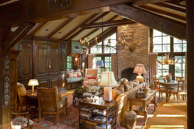 Family room - traditional family room idea in Chicago