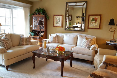 Example of an eclectic family room design in Chicago