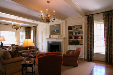 Ejemplo de sala de estar abierta clásica de tamaño medio sin televisor con paredes blancas, suelo de madera en tonos medios, todas las chimeneas y marco de chimenea de madera