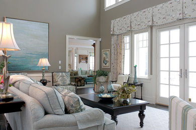 Family room - traditional family room idea in Detroit
