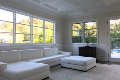 Example of a family room design in Los Angeles