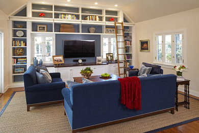 Family room - traditional family room idea in Los Angeles