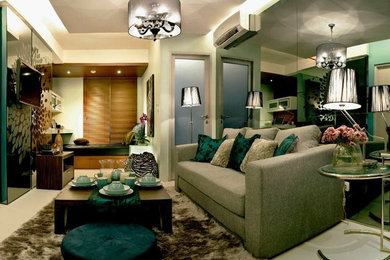 Foto de sala de estar con rincón musical abierta moderna de tamaño medio con paredes azules, suelo de baldosas de cerámica y pared multimedia